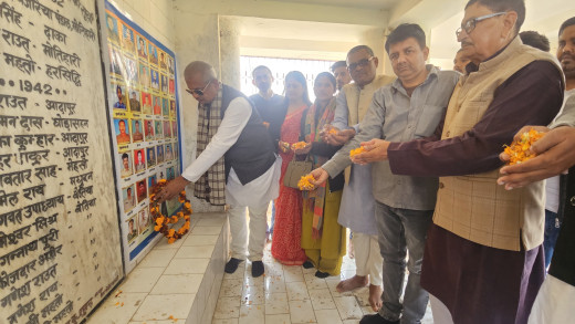 पुलवामा के शहीदों को जिला कांग्रेस कमेटी ने दी श्रद्धांजलि